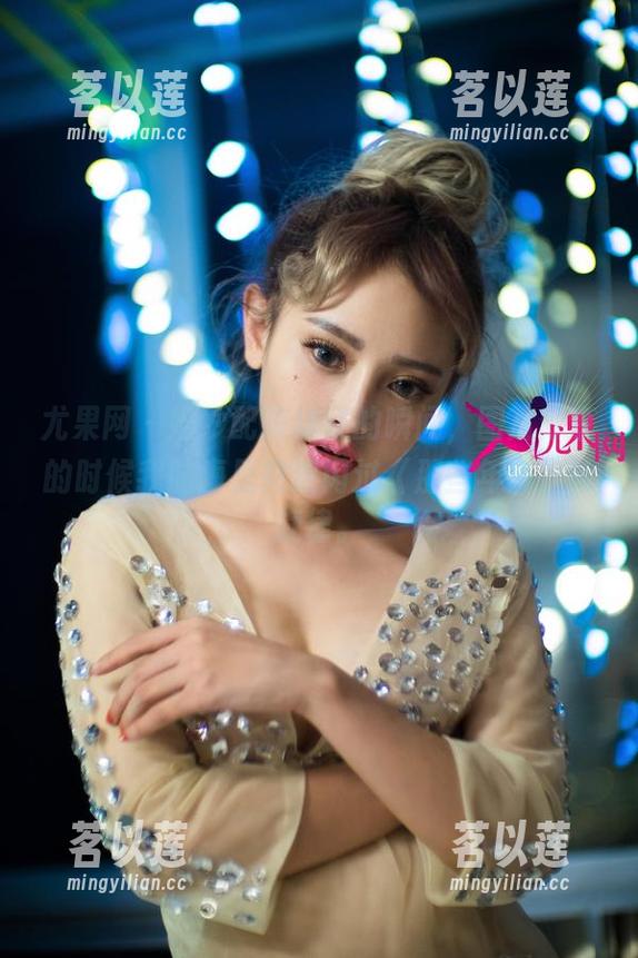 尤果网-陈幼伊 尤果网 - 婚纱配陈幼伊的瞬间,图片分享的时候我脑海里突然闪过《那些年…》的旋律。