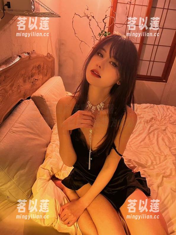 就是阿朱啊 微密圈 - 就是阿朱啊的礼服:美图中的优雅瞬间,让你忍不住想为她鼓掌!