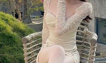 微密圈 – 谁需要模特？徐莉芝穿上牛仔裤，美图瞬间变成精选！