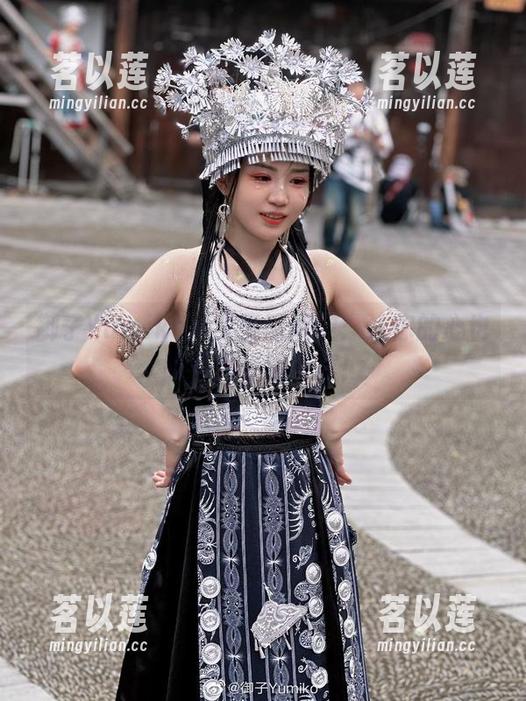 御子Yumiko 御子Yumiko化身圣诞精灵:让你的心也跟着闪光的写真!