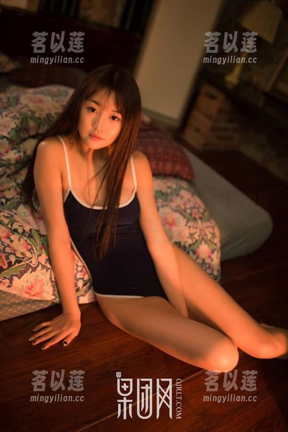 果团网 - 周妍希的私拍新作，肉丝看得我心发痒，怎么办？