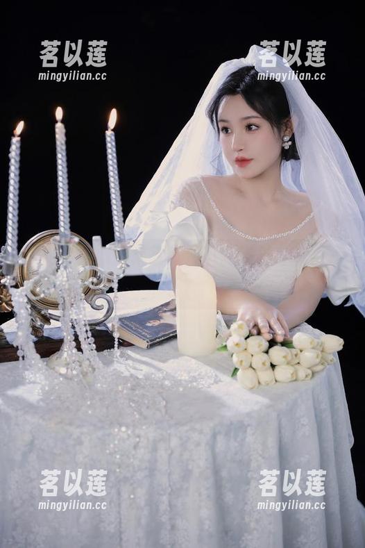 桃暖酱最新红裙写真，谁说只有高冷才好看？