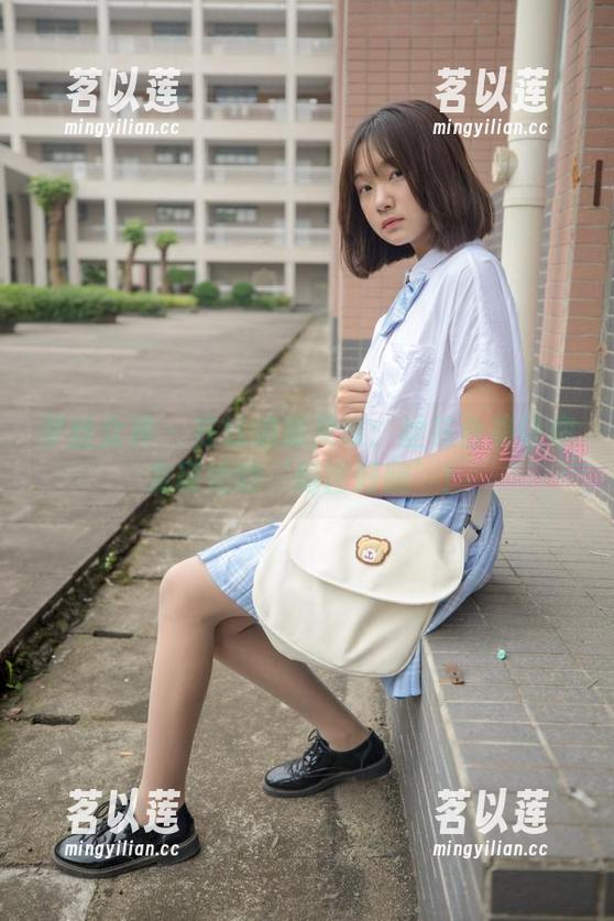 梦丝女神 - 在线追踪灵唯：丝袜合集让你发现她的‘绝世好腿’！