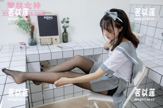 梦丝女神 - 想知道雪馨的体操服有多吸引人？这套图让你下载后天天盯着看！