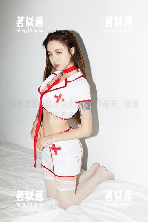 精选套图：洛丽塔大哥的户外时光，仿佛能听见风的低语。