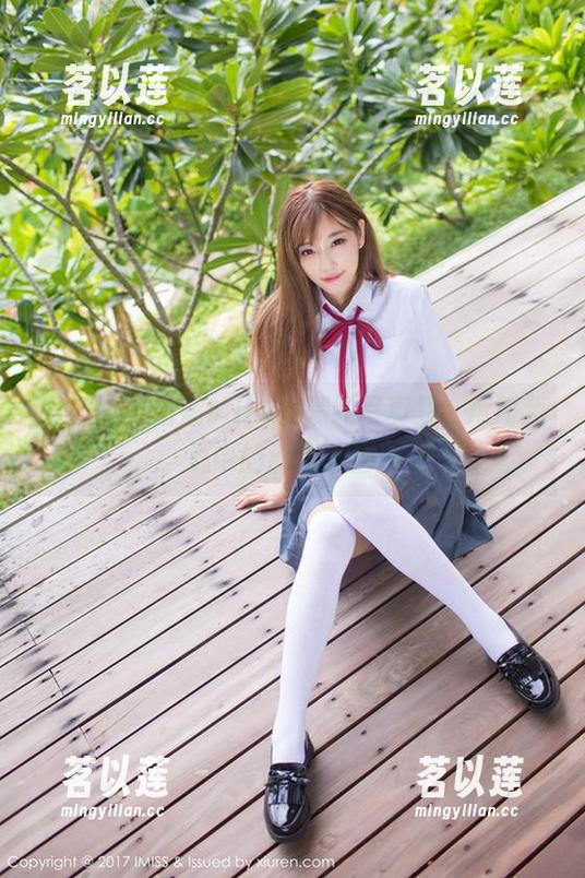 爱蜜社-闵妮Mily 爱蜜社 - 闵妮Mily的清纯写真集,撩动我心中的那根小弦。
