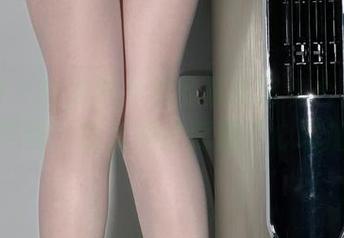 微密圈 – 白龙猫女黑丝黑靴写真合集：说好的黑丝，怎么突然变成了心跳加速？