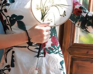 秀人网 – Elise谭晓彤带你探访少女世界：原图与图集的色彩碰撞