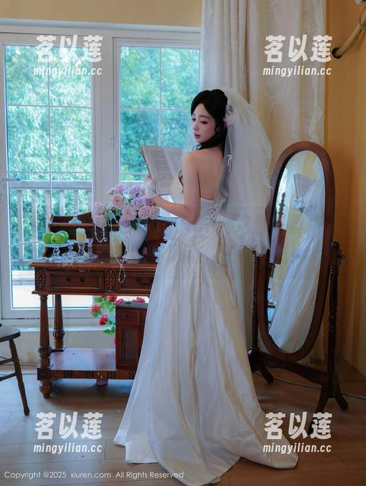 秀人网 - 黑色的Luvian：这份写真集，让你感受暗潮涌动，赶紧下载！