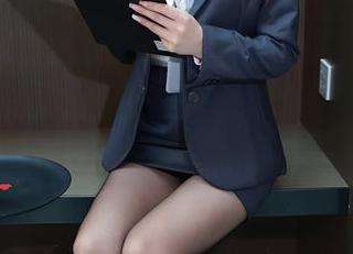 秀人网 – 看！唐翩翩的网袜写真图册，仿佛在说‘来撩我吧’！