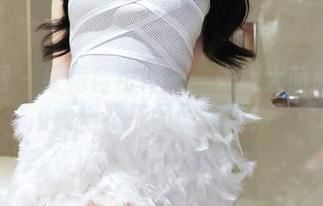 秀人网 – 红裙自由行——米妮大萌萌写真大揭秘，原图完胜！