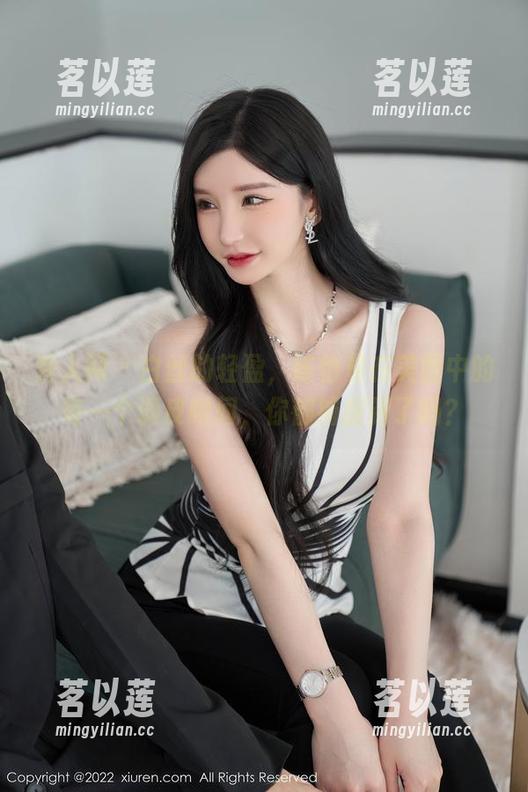 秀人网 - 白丝的轻盈，陈怡曼在美图中的每一个调皮瞬间，你都捕捉到了吗？