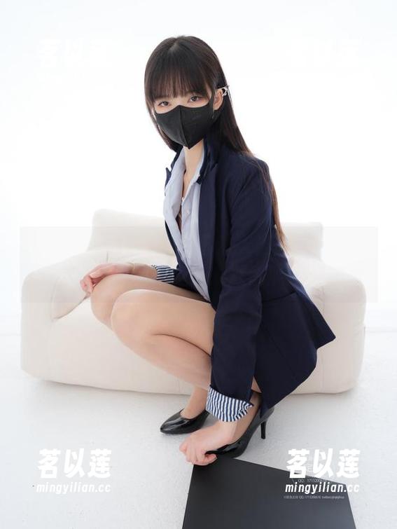 紧急企划 - 见希w带你进入肉丝OL的奇幻世界，图片里的幽默感满分！