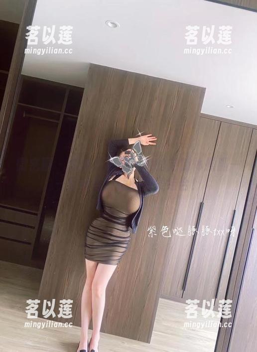 微密圈 - 紫色哒豚豚和她的定制体操服——时尚与舒适的完美结合！