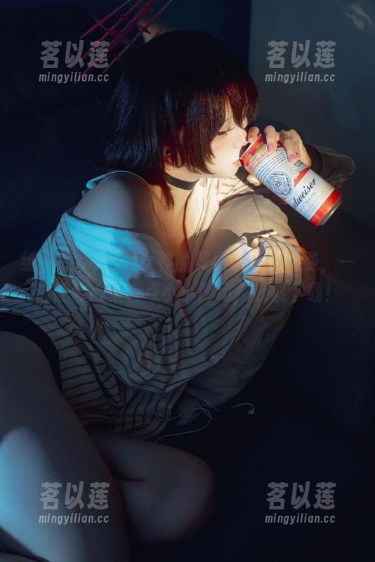 纸悦Etsu_ko 纸悦Etsu_ko女神的美照:一边免费,一边让你心里有点小小悸动,赶紧下载!