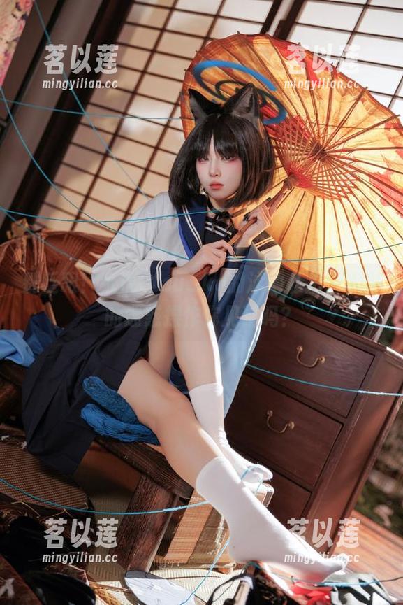 别眨眼！纸悦Etsu_ko的泳池私拍，水中的迷惑操作你见过吗？