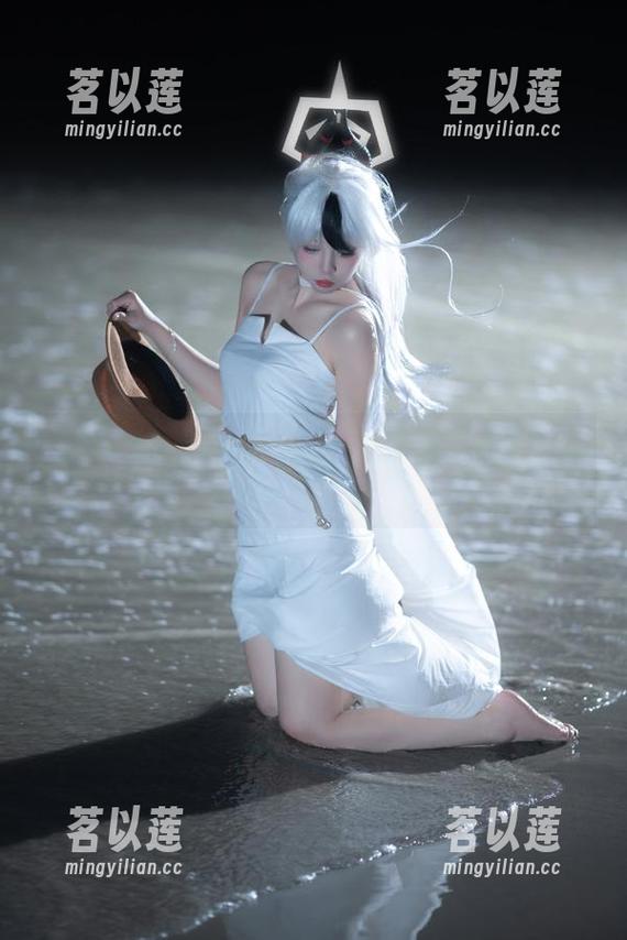 纸悦Etsu_ko女王的写真合集：看完一天都恍若置身梦中