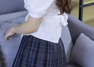 绮梦摄影 – 跟随佳怡的步伐，探索她私房白衬衫的无限可能