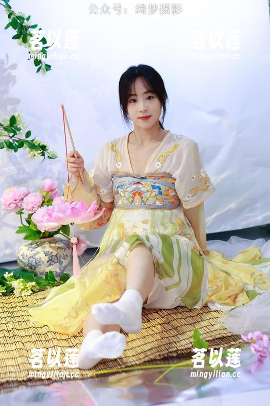 绮梦摄影-子涵 绮梦摄影 - 办公室里的时尚:子涵的高清图库,工作服也能那么妙!