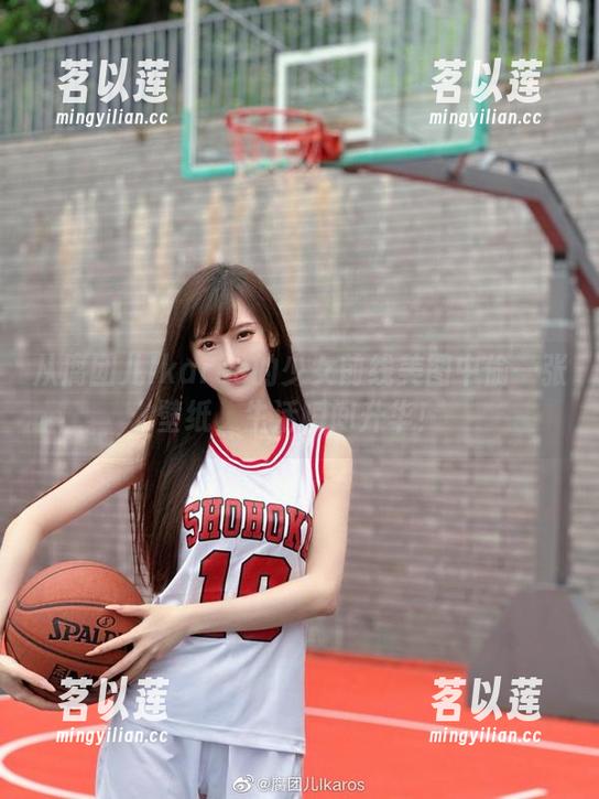 从腐团儿Ikaros的少女前线美图中偷一张壁纸，生活瞬间升华！