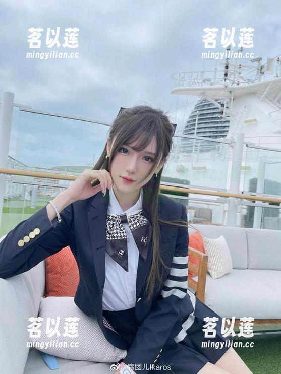 追寻白衬衫的魅力：腐团儿Ikaros高清图册的奇妙旅程