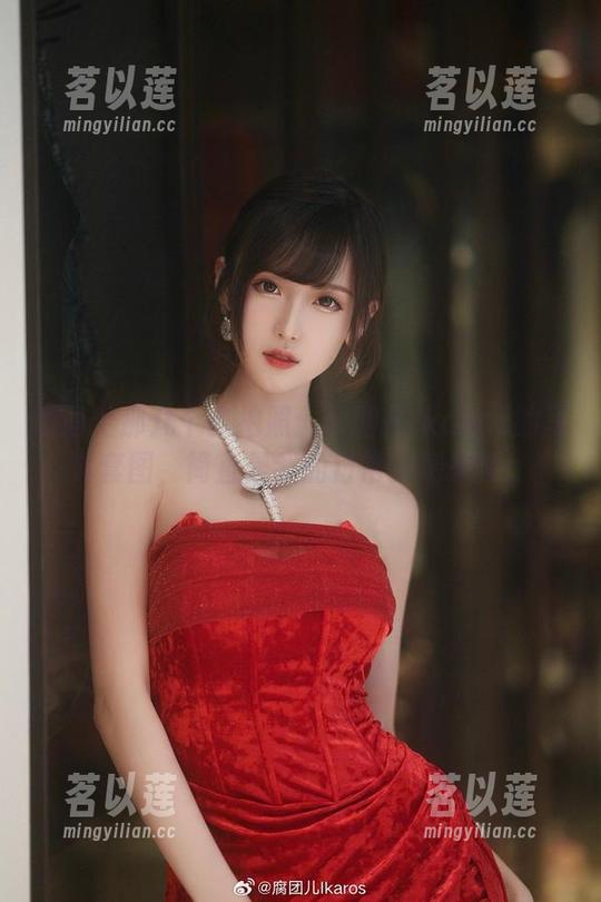 微博上那几个自拍照：腐团儿Ikaros的写真套图，简直是我的日常灵感来源。