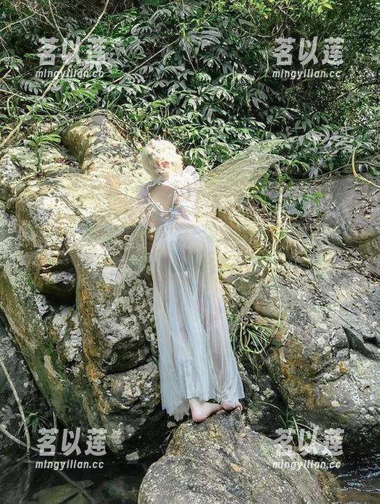 自闭颜球球：红旗袍+碧蓝航线=免费写真，绝对有趣又有料！