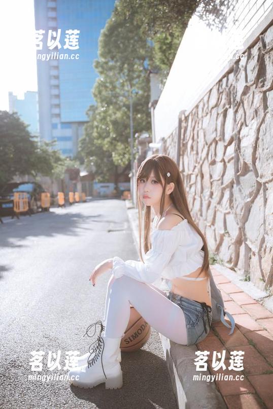 萌芽儿o0 萌芽儿o0摄影档案:小溪JK百合,偷偷藏着的少女心事