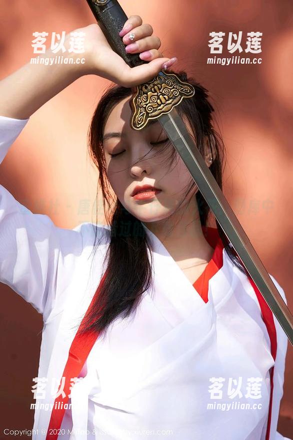 蜜桃社 - 唐佳怡与牛仔裤的火花：图库中不能错过的下载佳品！