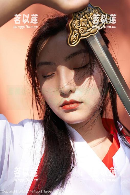 蜜桃社 - 毛衣的温暖与李梦婷的气场，写真中的无圣光秘境