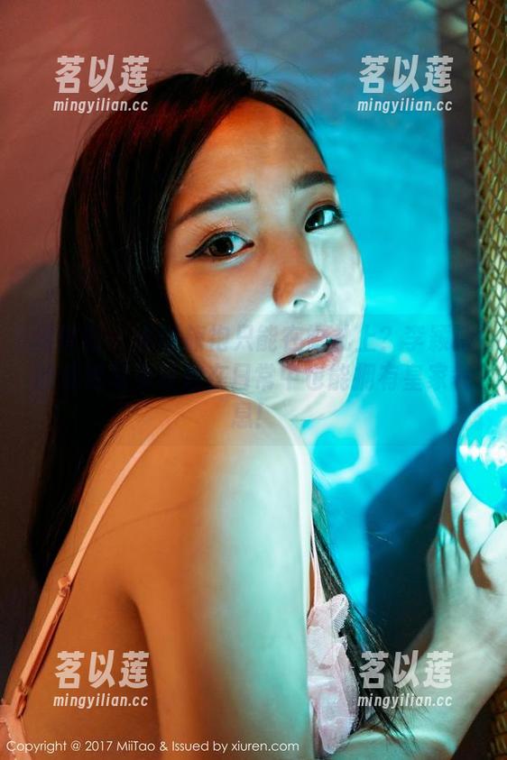 蜜桃社 - 谁说旗袍只能在婚礼上？李颖诗的免费写真让你在日常中也能拥有皇家气息！