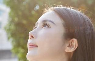 蜜桃社 – 原图揭秘：雪飞是如何将白衬衫变成作品的？