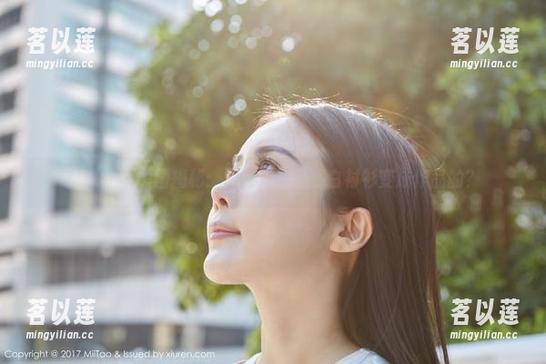 蜜桃社 - 原图揭秘：雪飞是如何将白衬衫变成作品的？