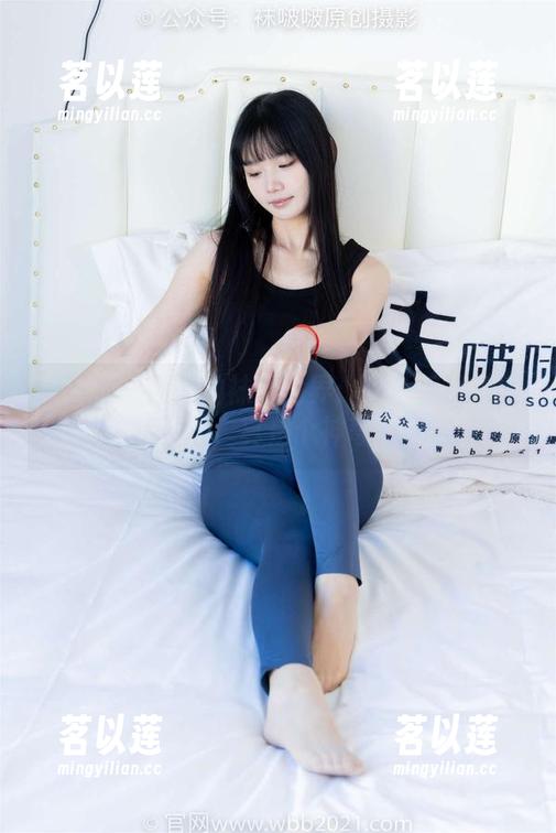袜啵啵-熊熊 袜啵啵 - 熊熊的袜子世界:白色棉袜踩脏的独特资源,真是个神奇的玩法!