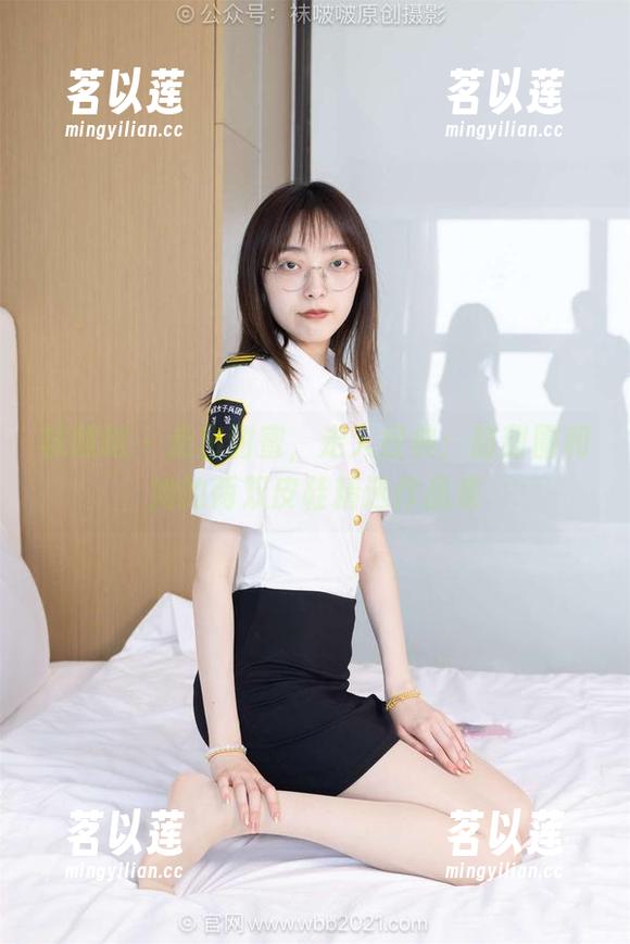 袜啵啵 - 走出甜蜜，走入经典：甜甜圈和她的两双皮鞋精选作品集