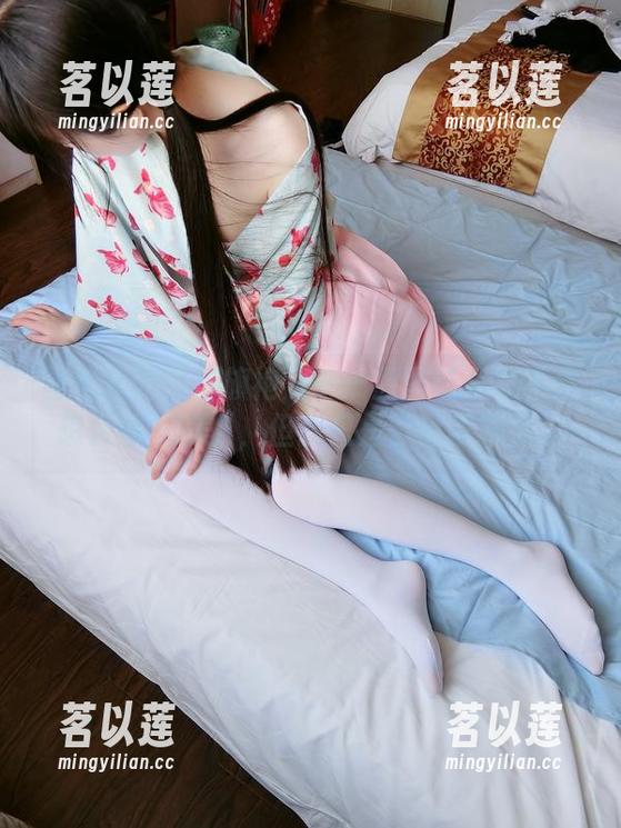 西尔酱 西尔酱的兰草旗袍篇——原图让我忍不住想大喊'好美!',但我只是默默收藏了。