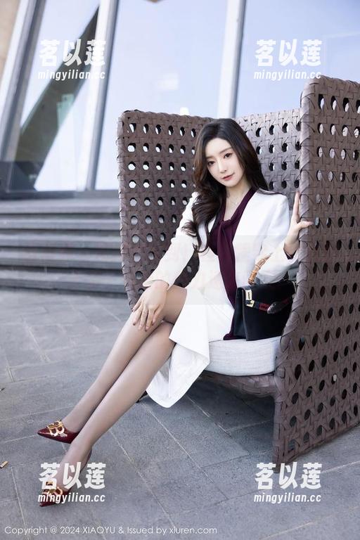语画界 - 图册时间到！程程程穿上粉色护士装，免费的魅力速来围观！