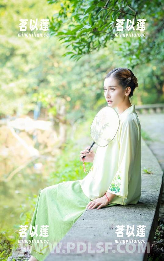 轰趴猫-艾小青 轰趴猫 - 双马尾女神艾小青上线,快来免费图册里围观这份纯真!