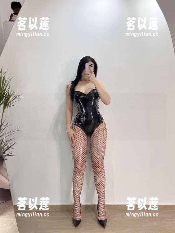 铁锤姐姐 微密圈 - 不得不说,铁锤姐姐的红色兔妹,简直刷新了我的审美,快来看看这组图片和我一起分享吧!