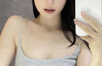微密圈 – 最新图包：陈妮妮UNI白丝特辑，穿得越少越能引发思考？