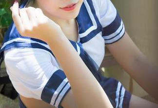 青豆客 – 吕梦玉的丝袜定制写真，轻轻一抖，浪漫就在你眼前