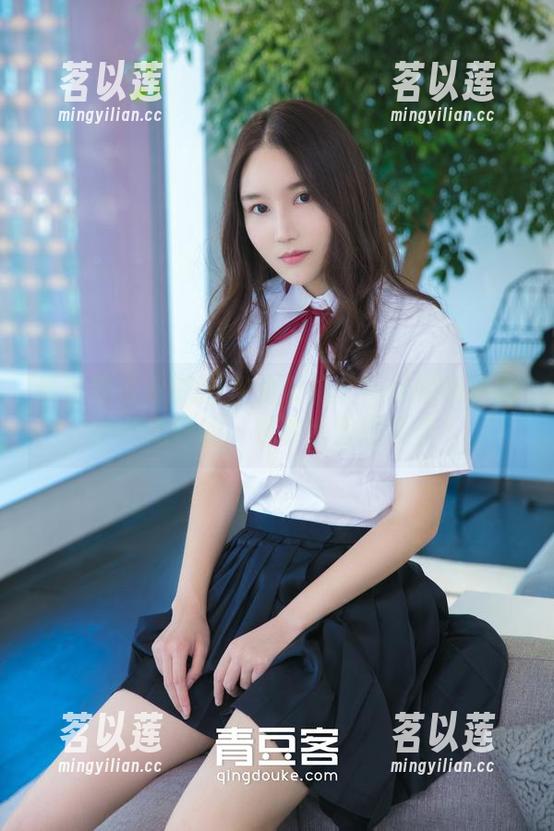青豆客 - 私拍图包的反转：学妹谭晓彤的‘无修版’居然比修图更炸