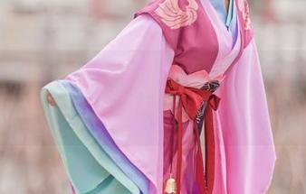 脑海中流淌的梦：面饼仙儿的定制作品，红色束衣斑斓的少女梦境