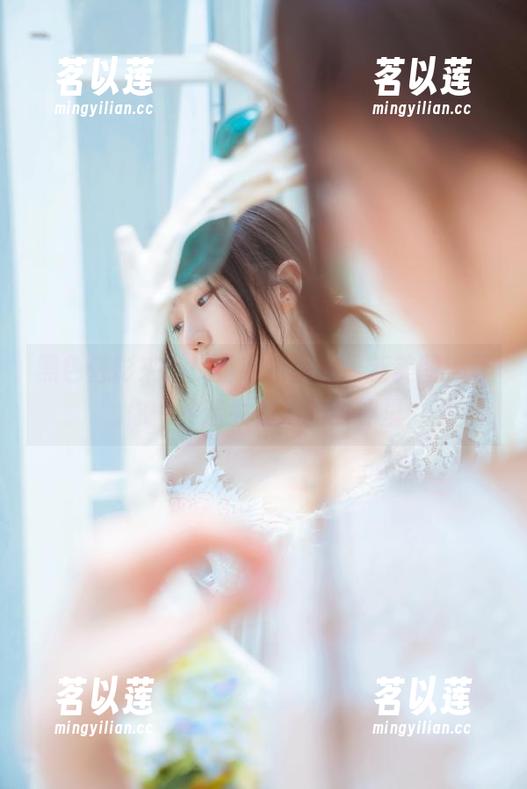 黑色魅影来袭！香草喵露露最新美图，让你一秒迷失在她的眼神里