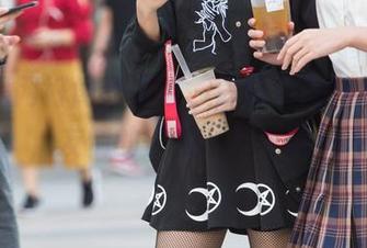 黑丝黑网好闺蜜来袭，魔镜街拍图包分享，友情的“网”更牢靠！