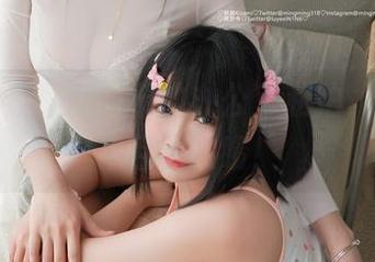 快来看看！鹿野希的办公室私拍，资源让你目不转睛！
